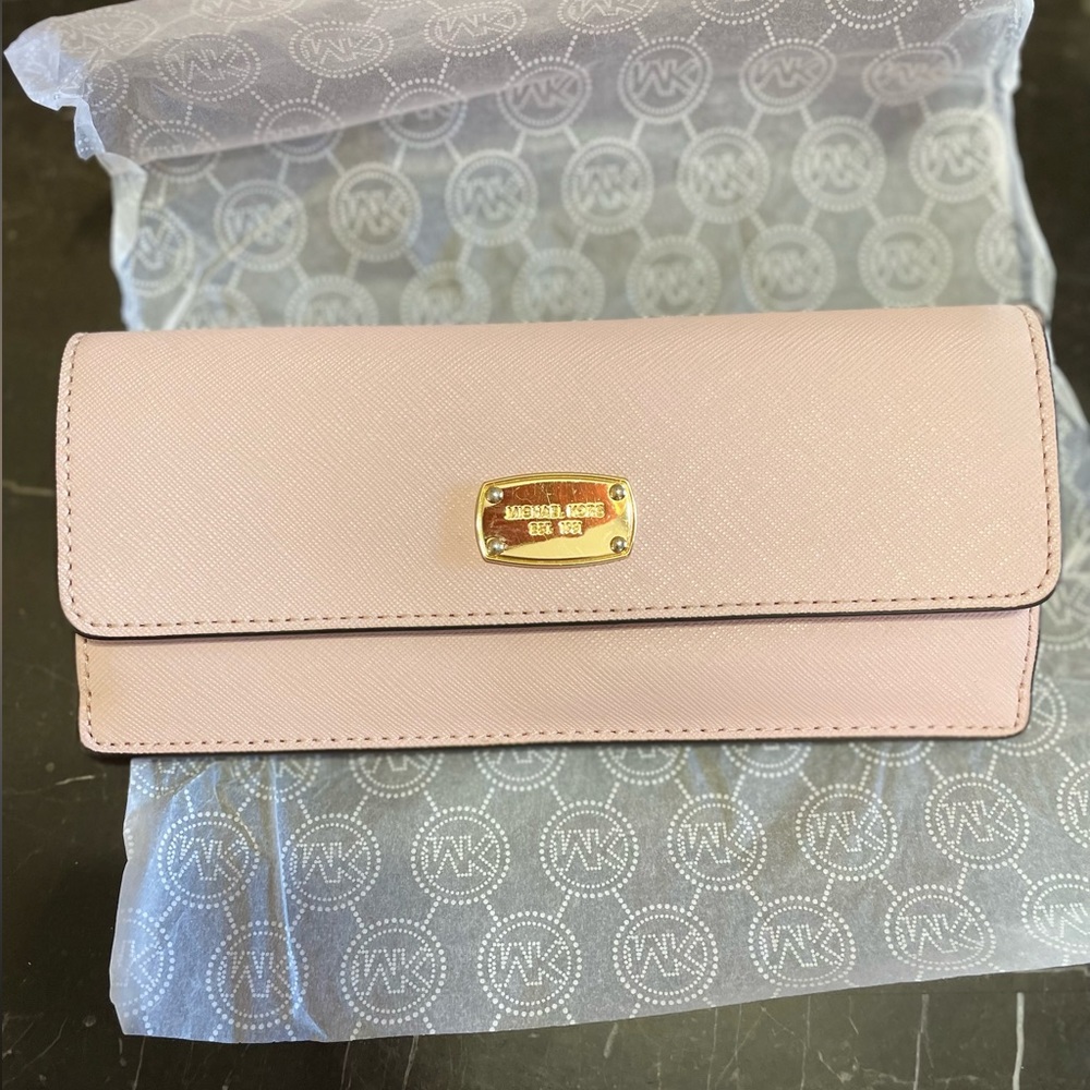 Michael Kors Jet Set Travel FLAT WALLET
LEATHER in Blossom- limited edition
